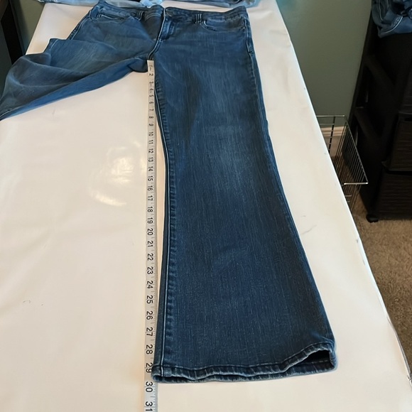 Kut From The Kloth Farrah Baby Bootcut Mid Rise Size 8 - Picture 7 of 16
